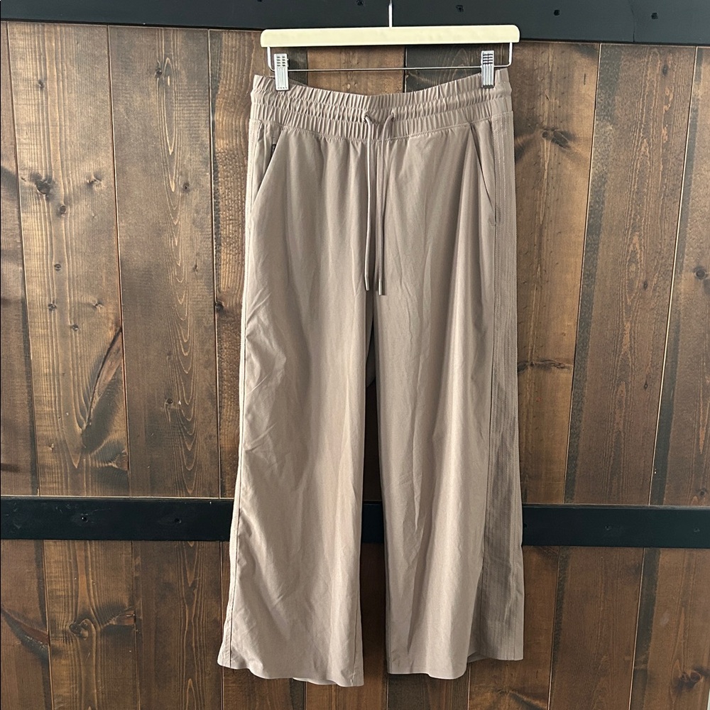 Athleta Wide Leg Crop Women’s Size 10